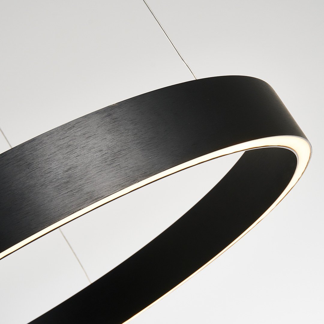 Schwarz | [hochwertige] Materialien