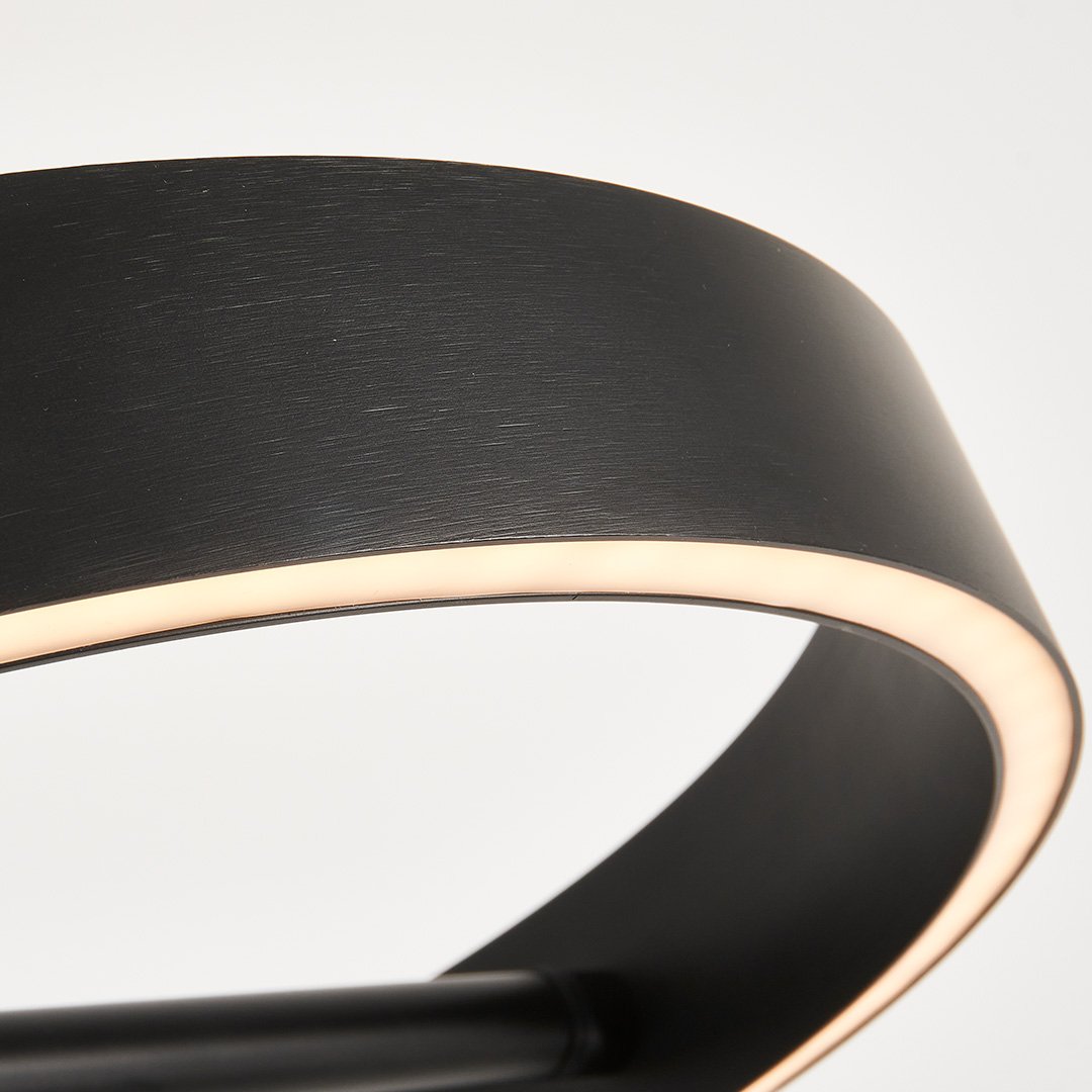 Schwarz | [hochwertige] Materialien
