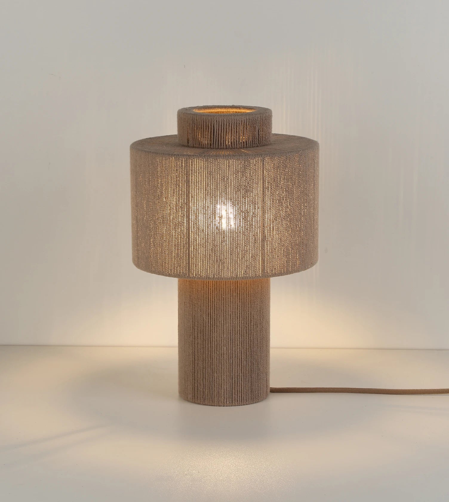 Natuurlijk ontwerp ontmoet warme verlichtingssfeer