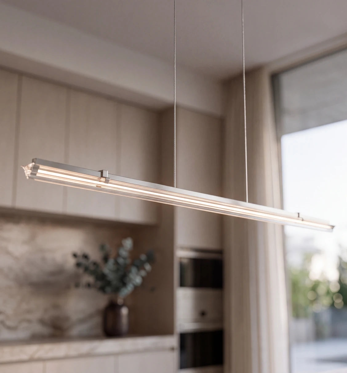 Ein schlanker Lichtbalken in Nickel