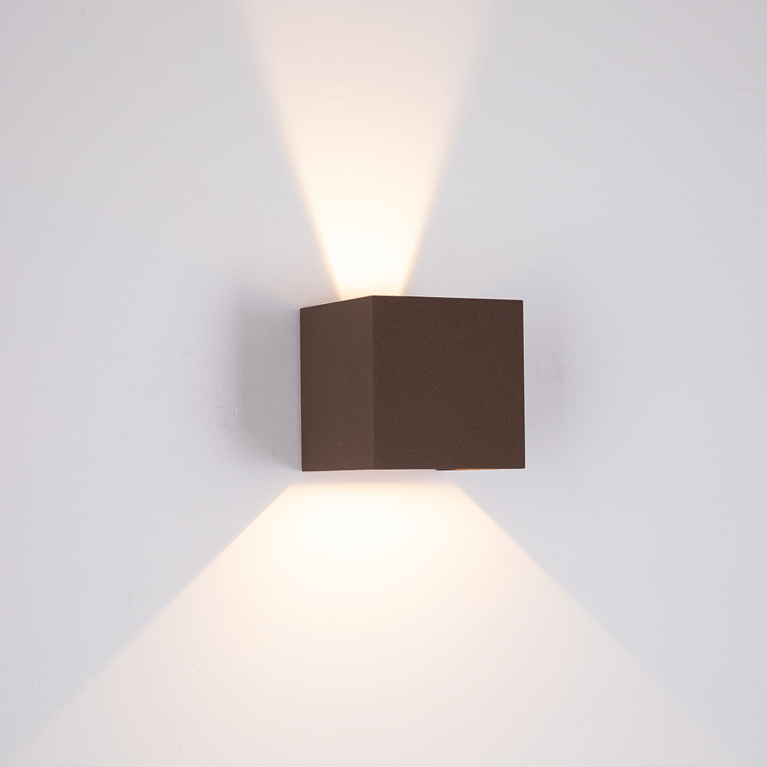 Rostbraun / Kabelanschluss | [warmweißes] Licht in 2700K